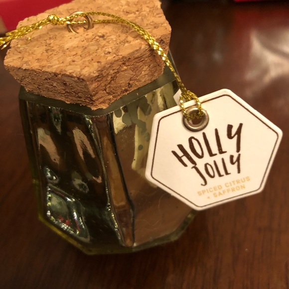 Paddywax Mercury Prism Holiday Soy Wax Candle - Picture 2 of 2